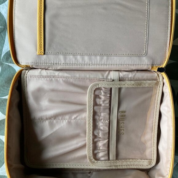 Béis The Cosmetic Case in Yellow - Picture 5 of 5